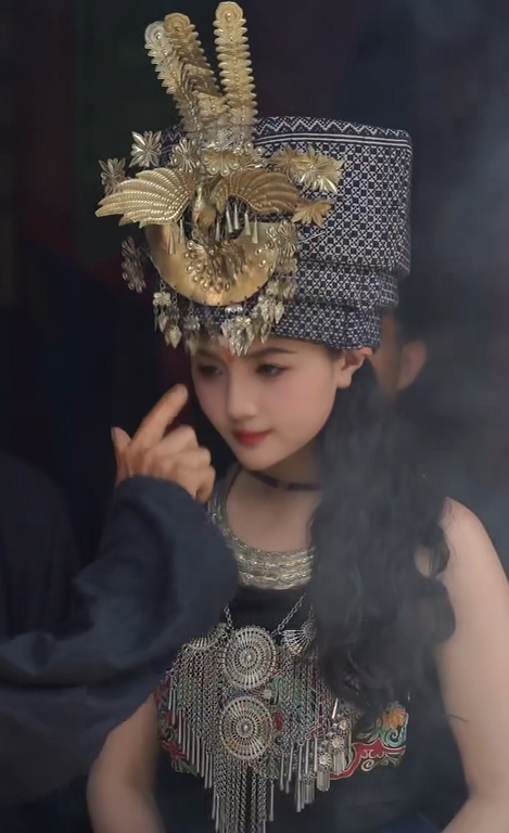 九游游戏中心官网-麻阳龙舟队训练备战龙超，出征时会抬龙舟到河边，曾因手推肩扛50公里硬核护送火出圈|潇湘晨报·晨视频|龙舟比赛|湖南省|怀化市|活动_新浪体育_新浪新闻